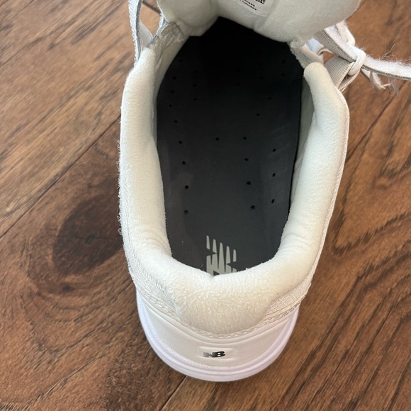 NB sneakers 7.5 extra wide, Gently used, Velcro & elastic, white great condition - Picture 5 of 7